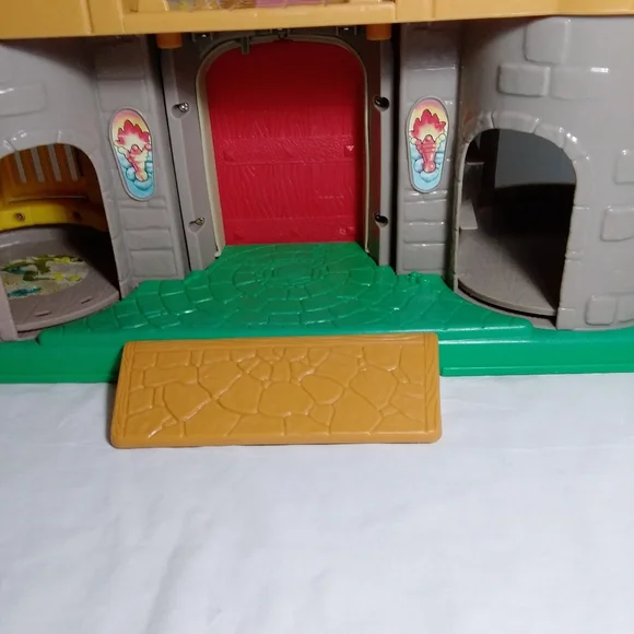 Fisher Price Little People Lil' Kingdom Castle 2003 - Picture 8 of 8